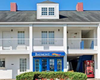 Baymont Inn And Suites Sanford - Sanford - Budynek