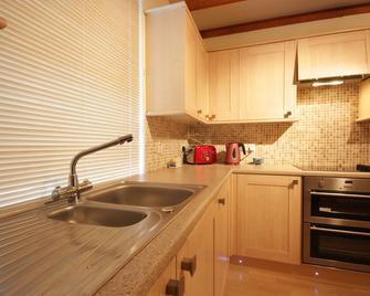 Great sea views from this centrally located house in Portmahomack - Tain - Kitchen