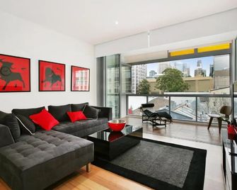 New York on Riley - Split-Level Executive 2BR Darlinghurst Apartment with a New York Feel - Sídney - Sala de estar
