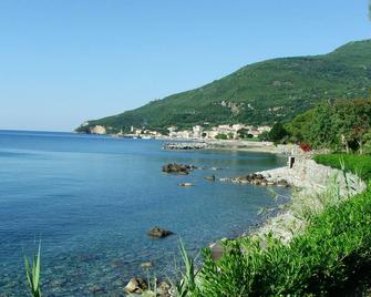 Lovely terraced house on the sea with spectacular view on the gulf of Policastro - Scario - Playa