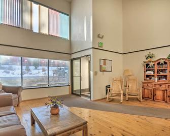 Sweet Skiers Escape Less Than Half-Mile to the Slopes! - Brian Head - Living room