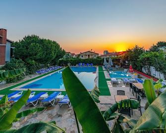 Alibabam Apart Hotel - Kusadasi - Bể bơi