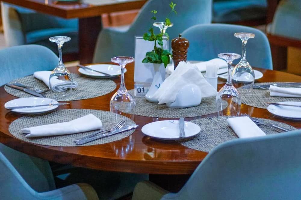 لانكاستر أوجا 2000 - أواغادوغو - مطعم