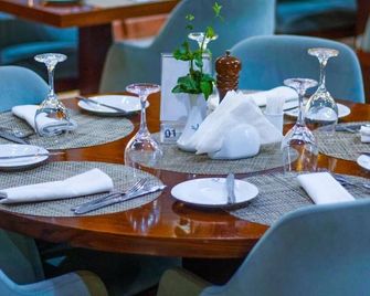 لانكاستر أوجا 2000 - أواغادوغو - مطعم