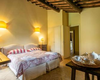 2 bedroom accommodation in Ischia di Castro -VT- - Case Riminino - Habitación