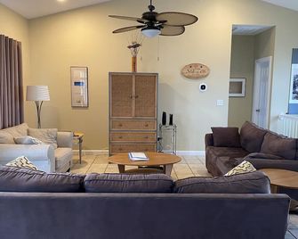 Amazing Single-Family Oceanfront Vacation Home - Topsail Beach - Sala de estar