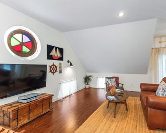 Downtown New Buffalo Studio, Walk to Everything! - New Buffalo - Strand