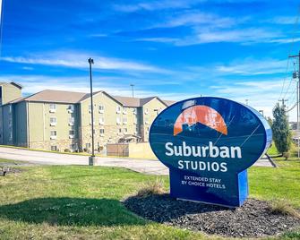 Suburban Studios Triadelphia - Wheeling at The Highlands - Triadelphia - Building