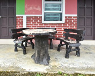 OYO 90605 Nurulhuda Langkawi Hillview Roomstay - Kuah - Terasa