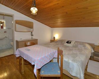 Room Ana Finida with balcony in Porec - Poreč - Bedroom