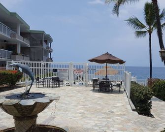 Easy Big Island Living! Ocean-Front Pool, quiet ground-floor unit. - Kailua-Kona - Innenhof