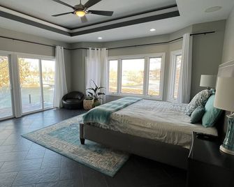 Lake Front, Heated Pool Year-Round - Carl Junction - Bedroom