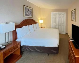 Smart Suites on the Hill - South Burlington - Спальня
