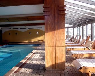 Family Hotel - Vic-sur-Cère - Piscine