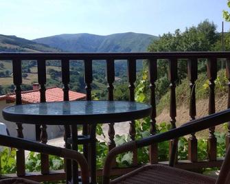 Casa Rural La Barcenilla - Regules - Balcón