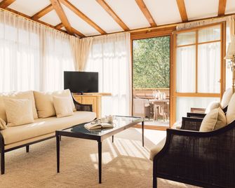 Alpenpalace Luxury Hideaway & Spa Retreat - Lutago - Wohnzimmer