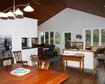 2 Moon Cottage - Niagara-on-the-Lake - Dining room