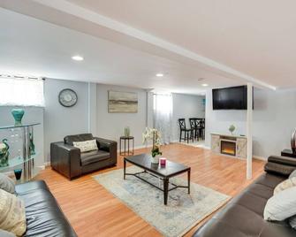 Cozy Albany Vacation Rental about 5 Mi to Downtown! - Albany - Living room
