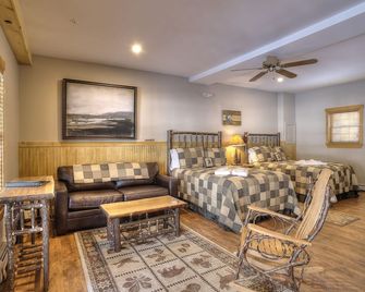 Oquossoc Suite #4 | A/C & Fireplace - Rangeley - Habitación