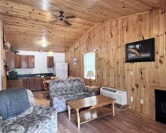 Two Bedroom Cabin In Manistee National Forest #6 - Wellston - Sala de estar
