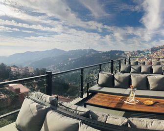 Hotel Willow Banks Shimla - Shimla - Balcony