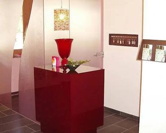 Maratscher Kunst & Kulturhotel - Merano - Front desk