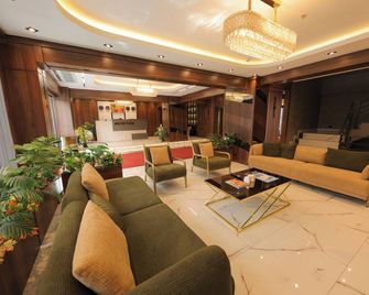 Mir Emir Hotel - Van - Lobby