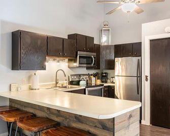 Pinewood Escape - Breezy Point - Kitchen