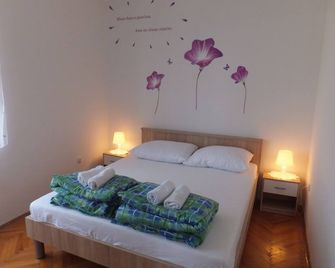 Apartments Justic - Supetarska Draga - Habitación