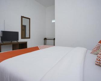Hotel Tentrem Syariah - Probolinggo - Bedroom
