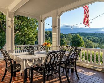The White House Inn - Wilmington - Balcony