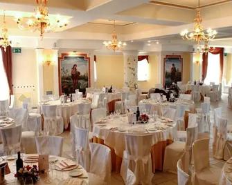 Hotel Castello Torre in Pietra - Pietradefusi
