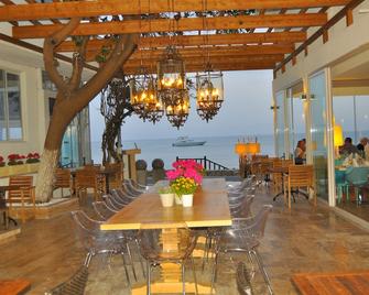 桑普里恩多安海灘飯店 - 僅限成人入住 - 錫德 - 餐廳
