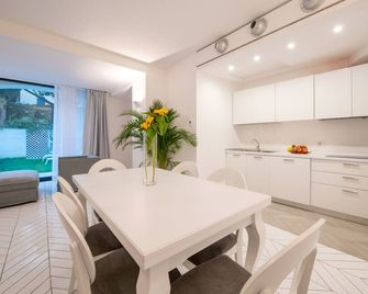 SorrentoVibes - Luxury Apartment with Garden and Pool - Sant'Agnello - Dining room