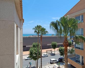 Cozy apartment a few steps from the beach. - L'Alfàs del Pi - Balcony