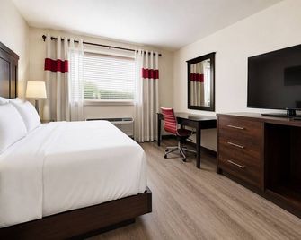 Quality Inn & Conference Centre - Pembroke