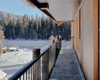 River Safari Lodge - Blue River - Balcony