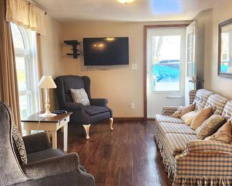 Cozy Channel House on lake - w beach & dock - Coldwater