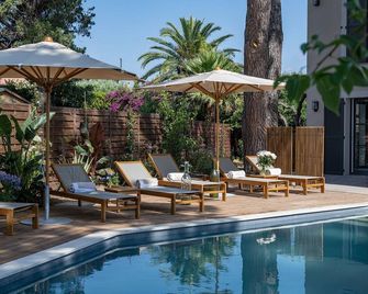 هوتل لو كانارد - سان-تروبيه - حوض السباحة