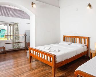 Devashola Homestay - Ooty - Bedroom