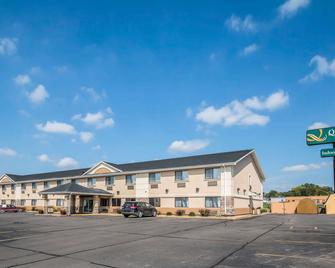 Quality Inn - Coralville - Rakennus