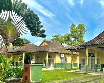Rumbia Resort Villa Paka Terengganu - Dungun - Building