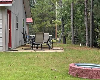 Dogwoods-2 bedroom cabin with spacious parking - Grenada - Patio