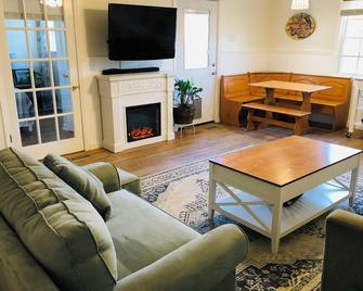 Harmony House on 10-Acre Farm with Pond - Louisburg - Living room