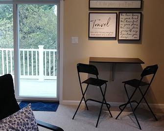 Second Floor Bed and Bath in Stevensville, MD - Stevensville - Living room