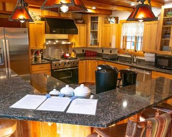 Luxurious Waterfront W/Panoramic Mountain Views, Hot Tub Wifi - Tupper Lake - Kitchen