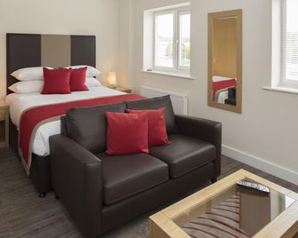 House of Fisher - Beneficial House - Bracknell - Bedroom