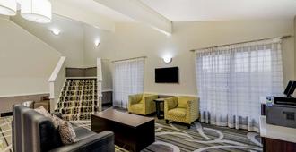 La Quinta Inn by Wyndham El Dorado - El Dorado - Living room