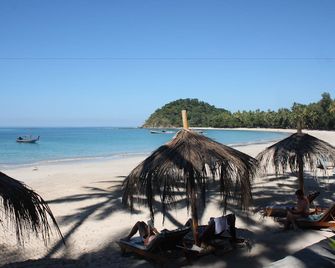 Yoma Cherry Lodge - Ngapali Beach - Beach