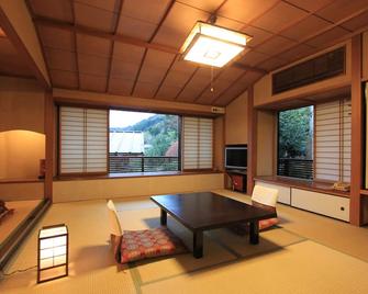 Yusakaso - Hakone - Eetruimte
